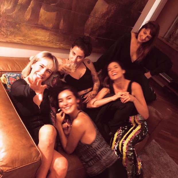 Fernanda Nobre, Marina Moschen, Rafaela Mandeli e amigas (Foto: Reprodução/Instagram)