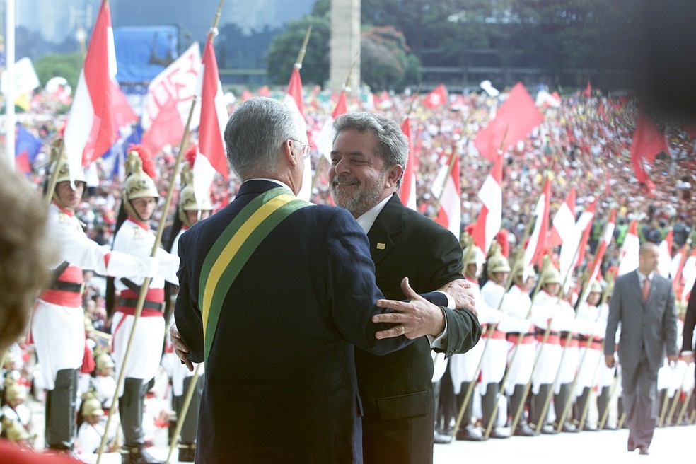 FHC recebe Lula na Esplanada lotada — Foto: Ailton de Freitas/01.01.2003
