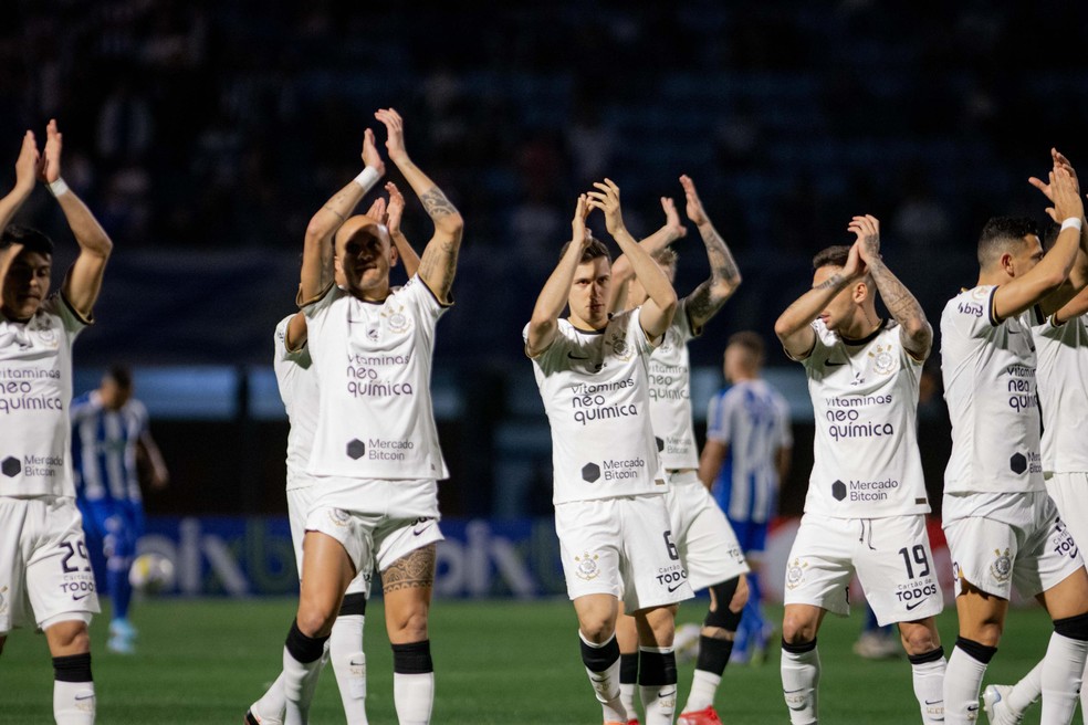 Corinthians conquistou mais pontos em sua casa do que o Palmeiras, mas precisa melhorar seu desempenho como visitante para seguir na briga