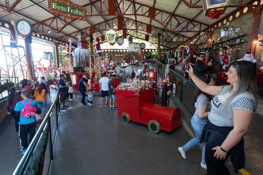 Em Gramado e Canela, clima de Natal tem show de luzes em ...