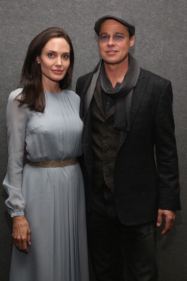 Influência do pai? Para jantar com Angelina, Maddox completou seu look com uma boina - acessório preferido de Brad Pitt (Foto: Getty Images)