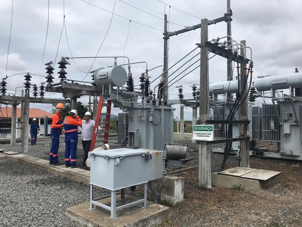 Cagepa iniciou a recuperação das instalações elétricas e disponibilizou 40 técnicos do órgão para a montagem de toda a instalação danificada — Foto: Artur Lira/G1