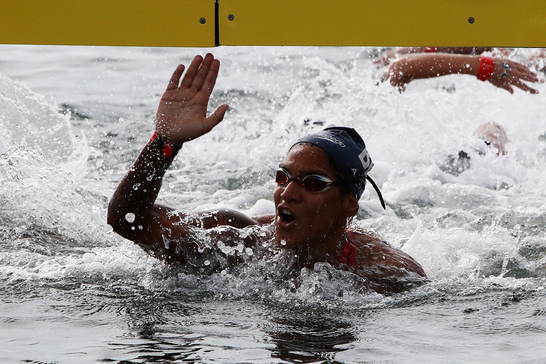 Ana Marcela Cunha chegando em primeiro lugar no Mundial de Esportes Aquáticos realizado na Coreia do Sul, em 2019 (Foto: Getty Images / Chung Sung-Jun)