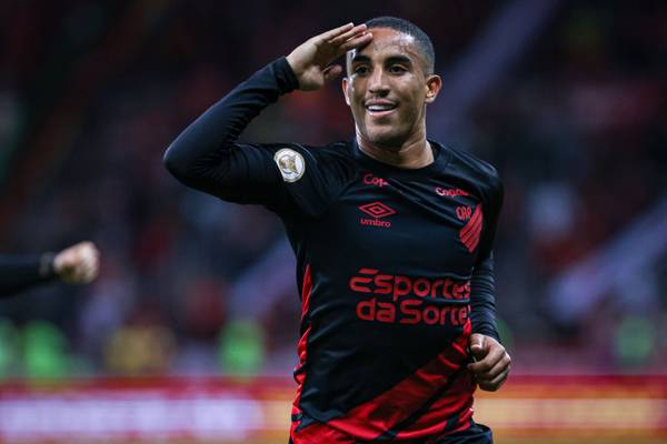 Novo reforço do Cruzeiro, Christian se integra à Toca da Raposa.