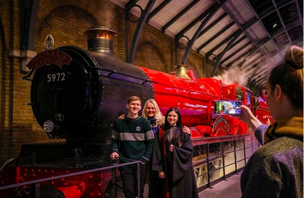 Os sets dos estúdios Warner Bros na Inglaterra utilizados para as filmagens da franquia Harry Potter foram abertos para visitação em 2012 (Foto: Instagram)