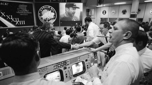 Foi nesta sala em que os controladores de voo ajudaram a trazer os astronautas da Apollo 13 de volta em segurança (Foto: NASA)