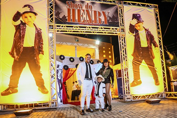 Simone e Kaká Diniz celebram o aniversário do filho, Henry (Foto: Guirlanda Lima/ Brazil News) Simone e Kaká Diniz celebram o aniversário do filho, Henry (Foto: Guirlanda Lima/ Brazil News)