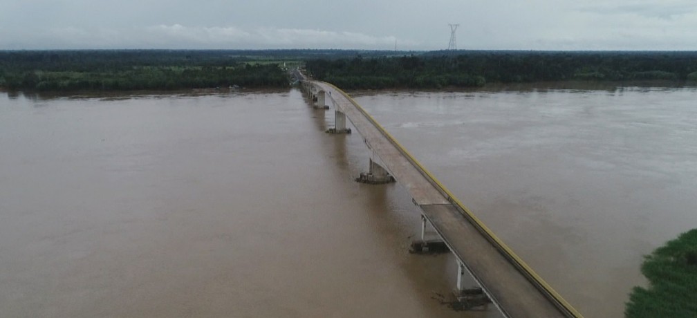 Ponte sobre o rio Madeira, em Abunã, está com estrutura pronta.  — Foto: Reprodução/Rede Amazônica