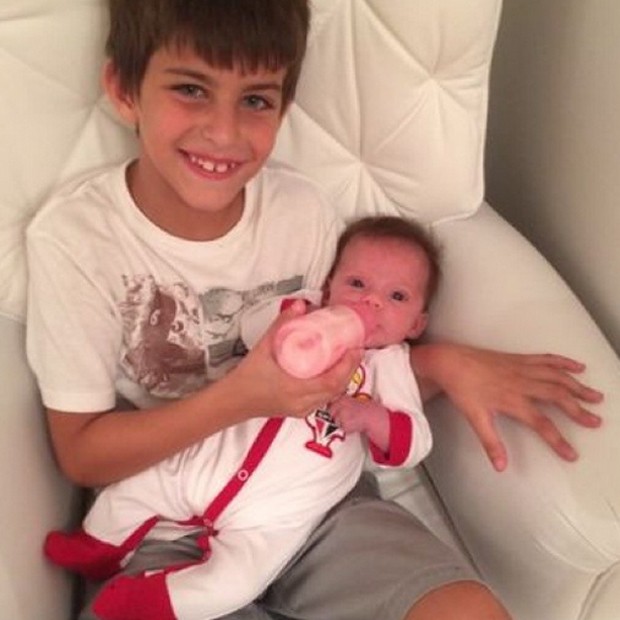 Maria Eduarda e Lucas, filhos de Henri Castelli (Foto: Reprodução / Instagram)