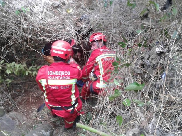 Piloto de parapente caiu no Morro do Vento, em Picada Café (RS) (Foto: Bombeiros Voluntários de Picada Café )