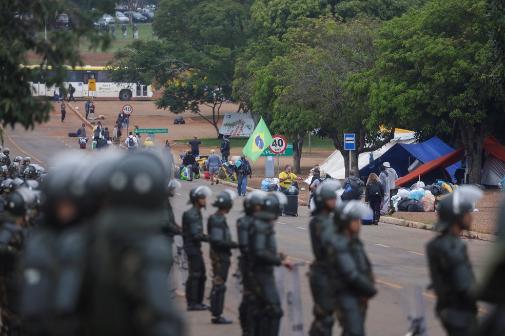 Desmobilização de acampamento de bolsonaristas golpistas em Brasília — Foto: Ricardo Moraes/Reuters