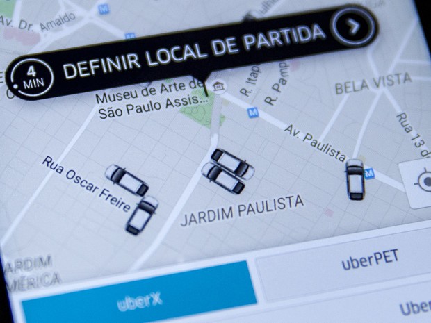 Tela do aplicativo de celular Uber em São Paulo, na região da Avenida Paulista (Foto: Marcelo Brandt/G1)