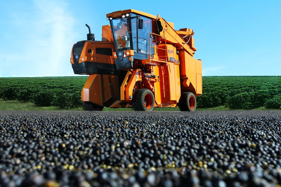 Colhedora K 3500 tem funcionalidades e inovações que permitem ganhos em torno de 33% de economia — Foto: Jacto Agrícola/Divulgação