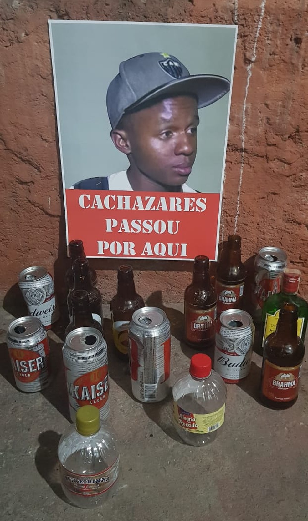 Cazares foi um dos principais alvos do protesto â€” Foto: ReproduÃ§Ã£o / internet