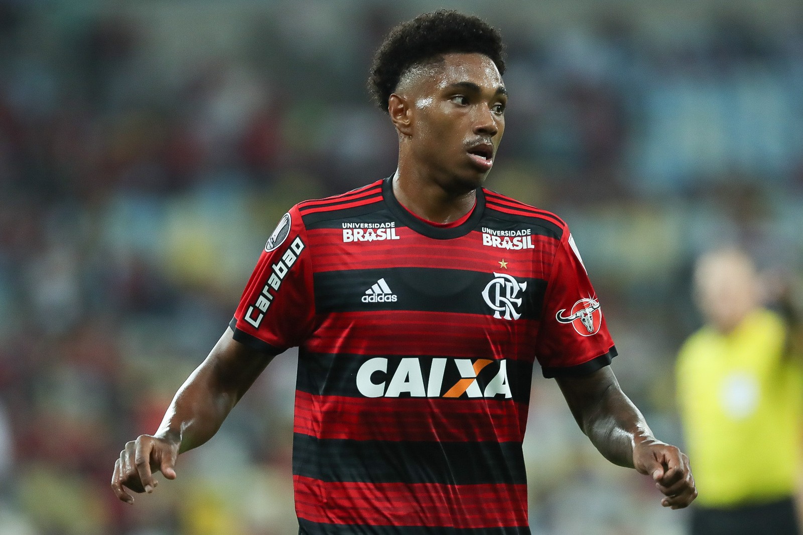 Expectativa x realidade: badalados na chegada e em baixa, Vitinho e Uribe ganham nova chance no Flamengo