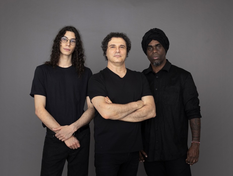 Frejat, o filho, Rafael Frejat, e o  guitarrista Maurício Almeida farão show, amanhã, no Parque das Ideias