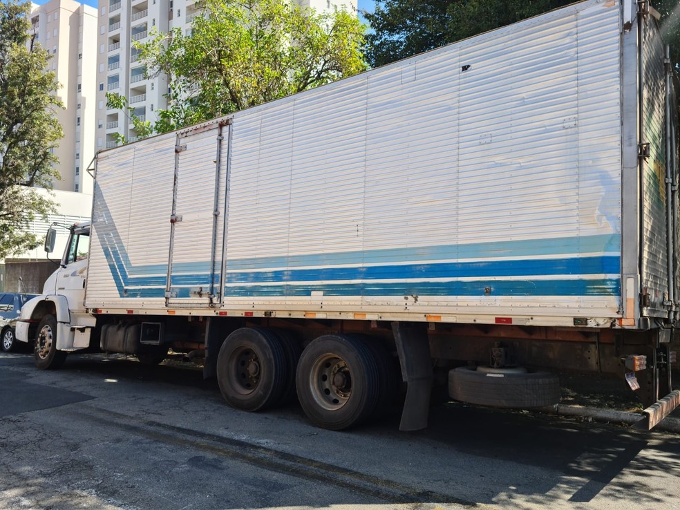 Caminhão roubado é recuperado em Limeira — Foto: Wagner Morente/Guarda Municipal de Limeira