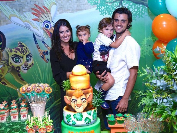 Felipe Simas comemora aniversário de Joaquim em família  (Foto: Reprodução / Instagram)