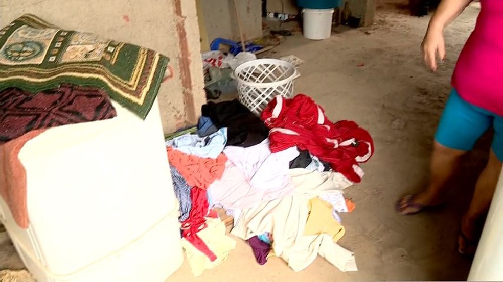 Aposntada deixa de lavar roupa para economizar água, no ES — Foto: Reprodução/ TV Gazeta