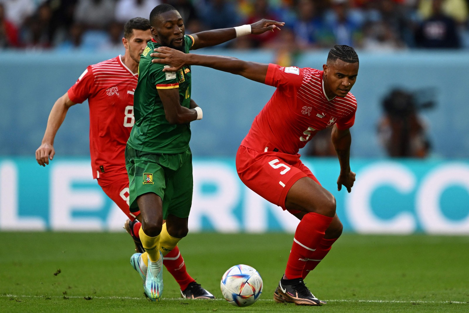Jogo Suíça e Camarões, no Estádio Al-Janoub, em Al-Wakrah — Foto: Fabrice COFFRINI / AFP