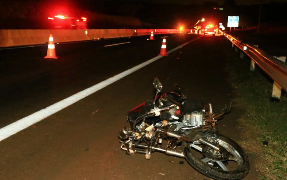 Estudante, de 20 anos, pilotava moto que foi atingida por carro em Itirapu, SP  Foto: William Borges/GCN