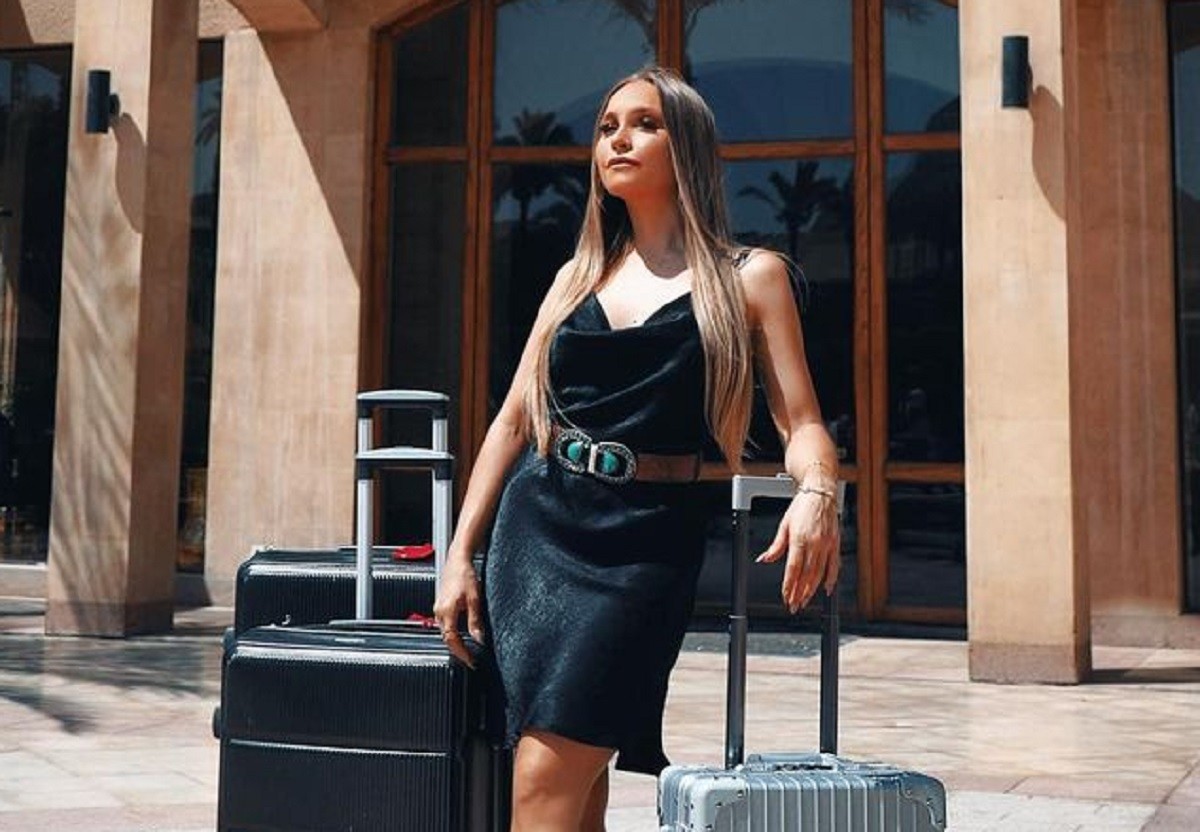 Carla Díaz retornou de viagem ao Egito com três malas (Foto: Reprodução/Instagram )