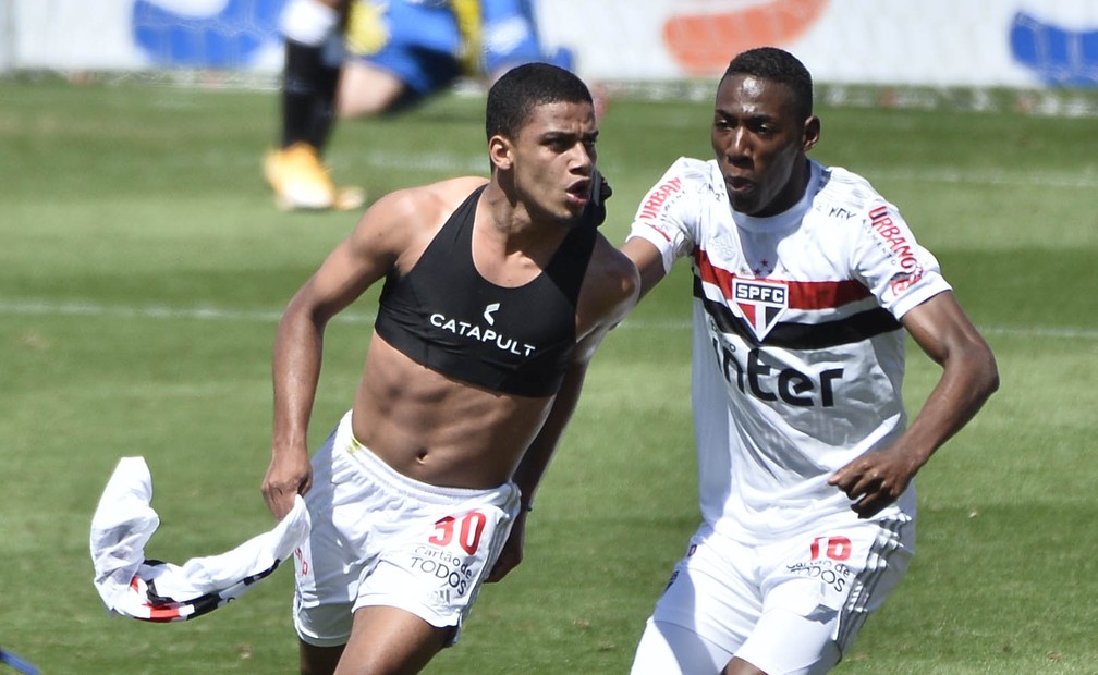 Brenner comemora o gol do São Paulo sobre o Corinthians — Foto: Marcos Ribolli