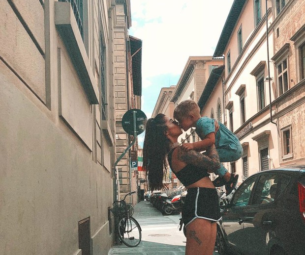 Mãe e filho em viagem na Itália (Foto: Reprodução/Instagram)