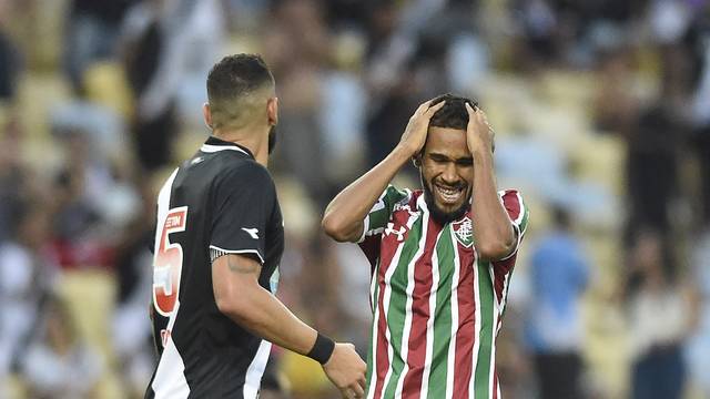 Everaldo perdeu chance clara no segundo tempo