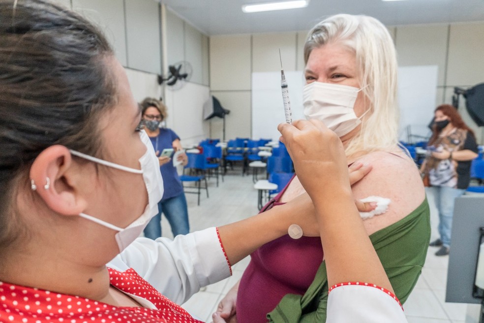 bertioga abre cadastro para vacinacao contra a covid 19 a trabalhadores da educacao com mais de 18 anos mais saude g1