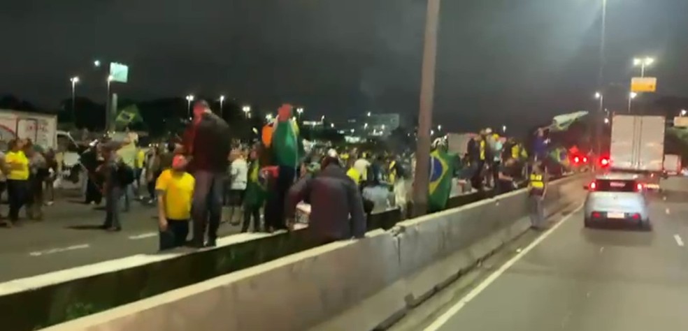 Grupo protesta na Marginal Tietê em São Paulo — Foto: Arquivo pessoal