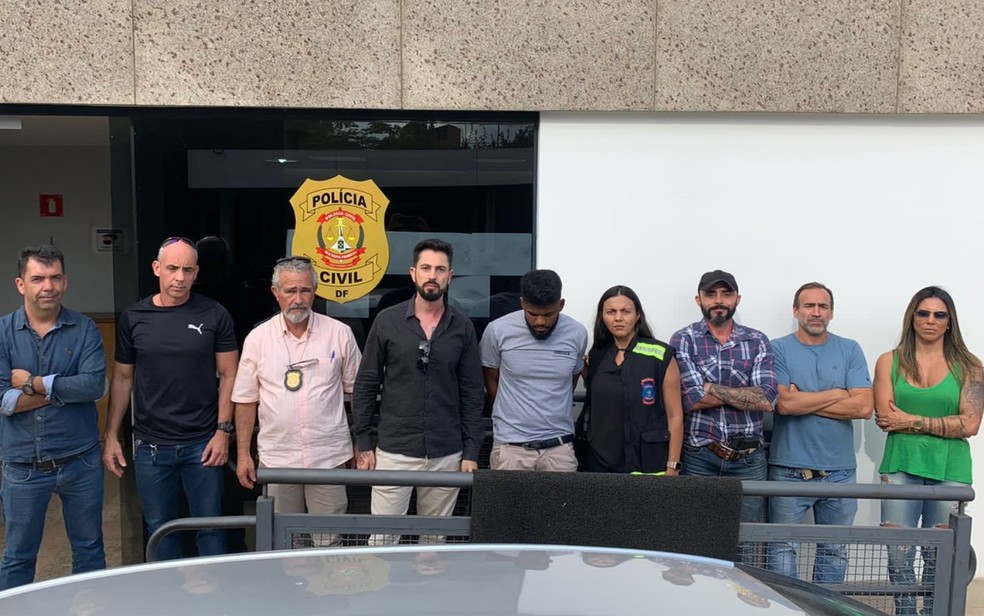 Equipe policial que prendeu suspeito de estuprar mulher Formosa, Goiás — Foto: Divulgação/Polícia Civil 