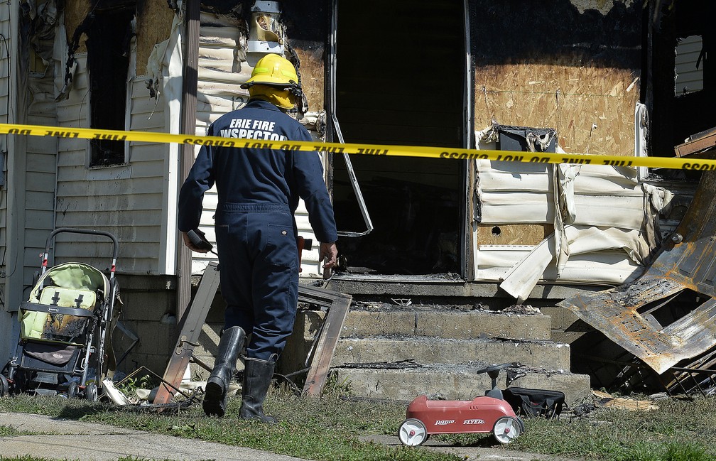 IncÃªndio deixou 5 crinÃ§as mortas em Erie, na PensilvÃ¢nia â Foto: Greg Wohlford/Erie Times-News via AP