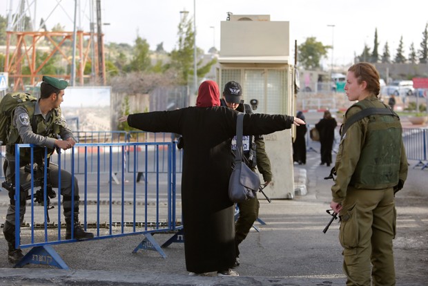 Israel endureceu restrições após um ataque armado em Tel Aviv (Foto: Nasser Shiyoukhi/AP)
