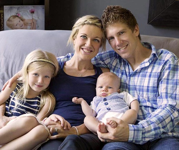  Angela Shymanski com os filhos e o marido (Foto: Acervo pessoal/ People Magazine)