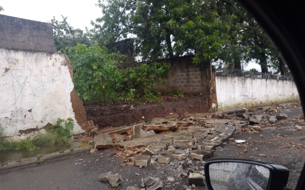 Chuva causa transtornos em Varginha — Foto: Redes sociais