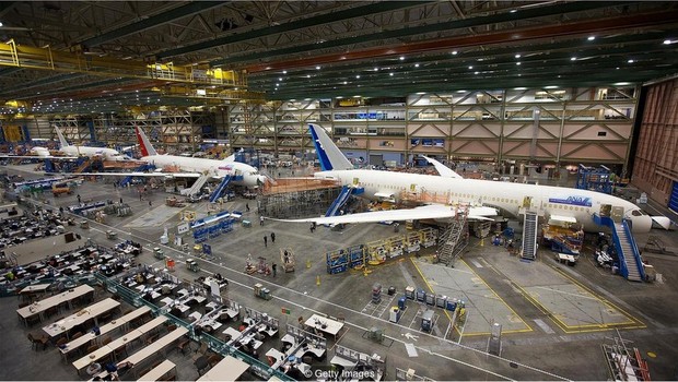 Fábrica agora produz as novas gerações de aviões da Boeing (Foto: Getty Images via BBC News Brasil) Fábrica agora produz as novas gerações de aviões da Boeing (Foto: Getty Images via BBC News Brasil)