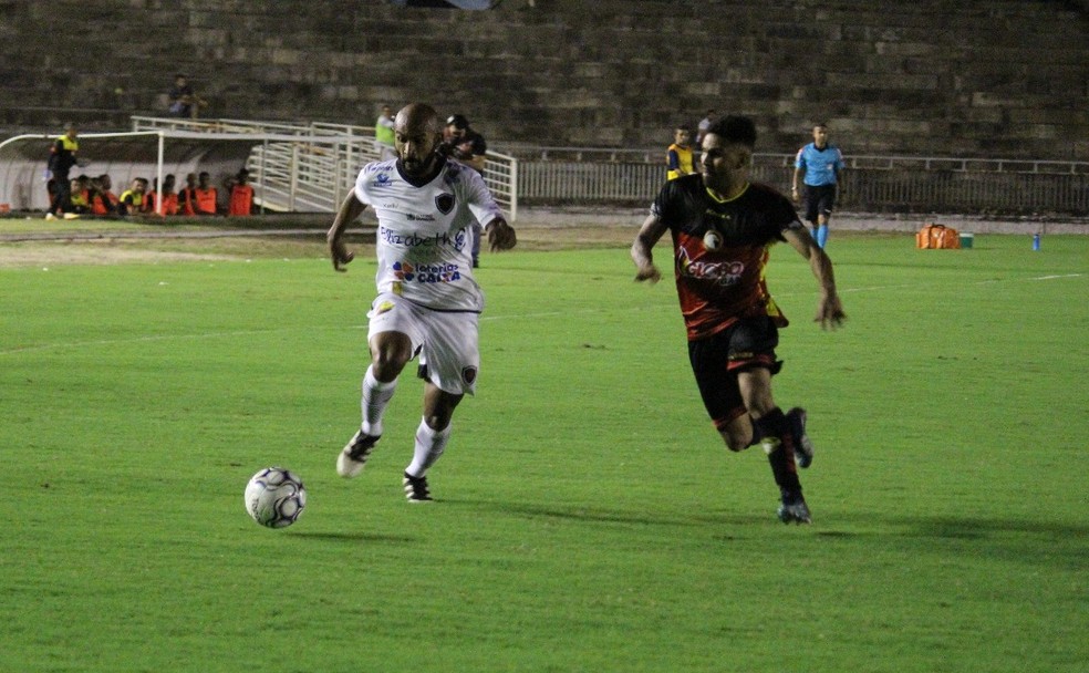 Botafogo-PB e Globo FC se enfrentaram no AlmeidÃ£o em junho do ano passado â€” Foto: NÃ¡dya AraÃºjo/Botafogo-PB