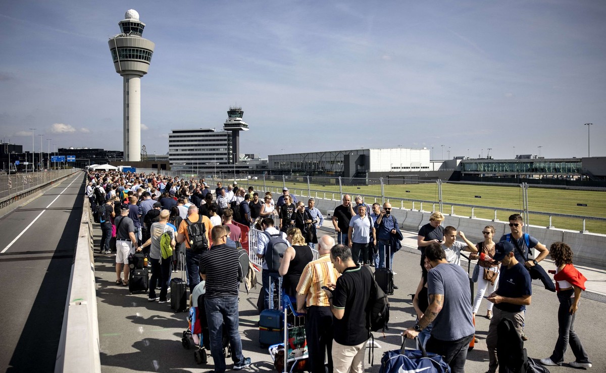 FT: Em meio à falta de funcionários, aeroporto de Amsterdã tem mais uma baixa: o CEO | Empresas