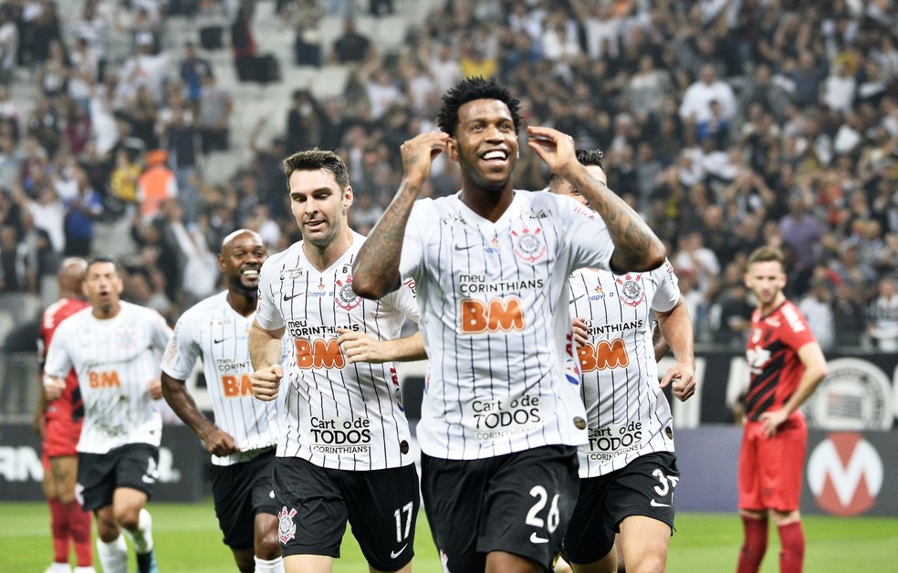 O Corinthians de Gil marcou 10 gols de bola aérea desde o fim da Copa América — Foto: Marcos Ribolli