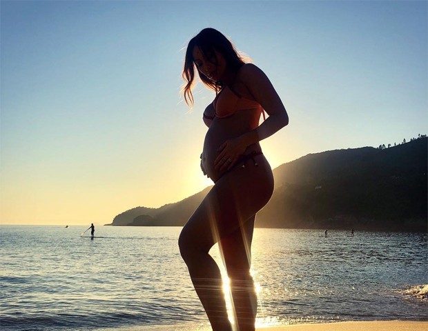 Foto: E para manter o corpo em dia, Sabrina Sato corta um dobrado. Na  madrugada desta terça-feira, a apresentadora correu e se alongou -  Purepeople