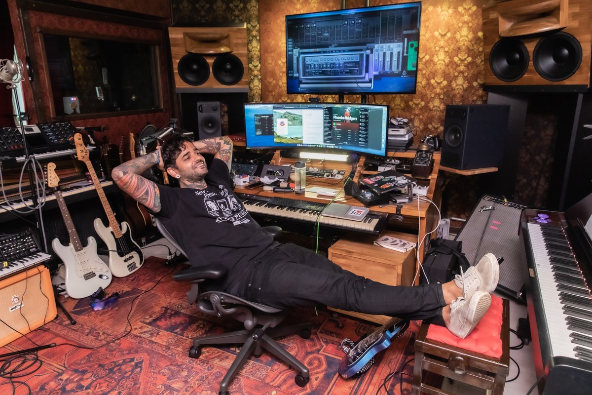 Emo hoje não é mais cantado só por ‘carinha hétero do condomínio’, diz Lucas do Fresno |  Lollapalooza 2022