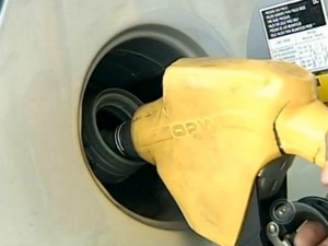 Procon orienta consumidor a pedir nota fiscal da gasolina usada (Foto: Reprodução/ TV TEM) Procon orienta consumidor a pedir nota fiscal da gasolina usada (Foto: Reprodução/ TV TEM)