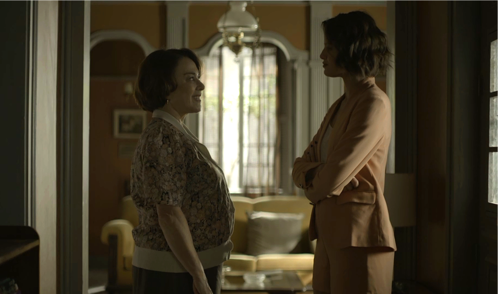 Em 'A Dona do Pedaço', Evelina (Nívea Maria) confronta Josiane (Agatha Moreira): 'Você matou aqueles dois homens' — Foto: TV Globo