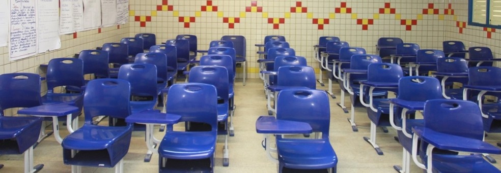 Sala de aula vazia em escola pública de Alagoas — Foto: Valdir Rocha