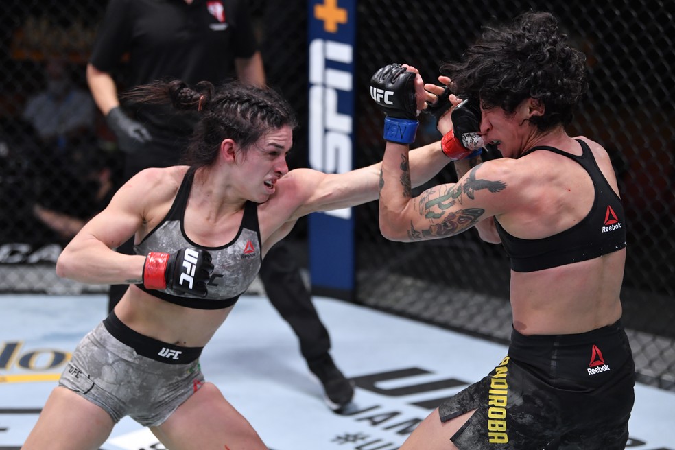 Mackenzie Dern bateu Virna Jandiroba no UFC 256 — Foto: Getty Images