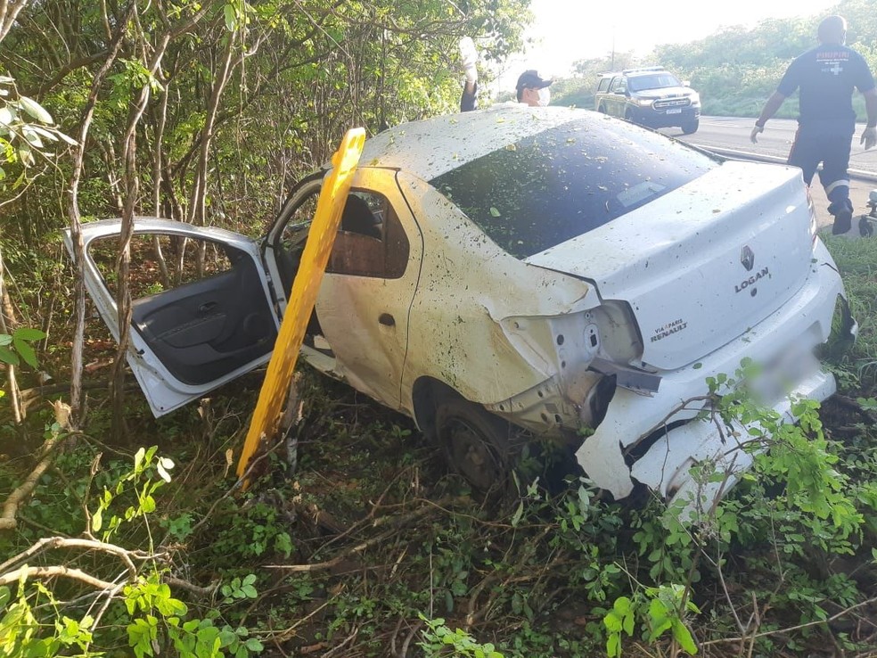 Quatro pessoas ficam feridas em acidente na BR-343, em Piripiri — Foto: Divulgação/PRF