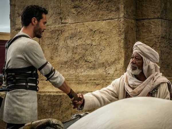 Jack Huston e Morgan Freeman em cena de 'Ben-Hur' (Foto: Divulgação)