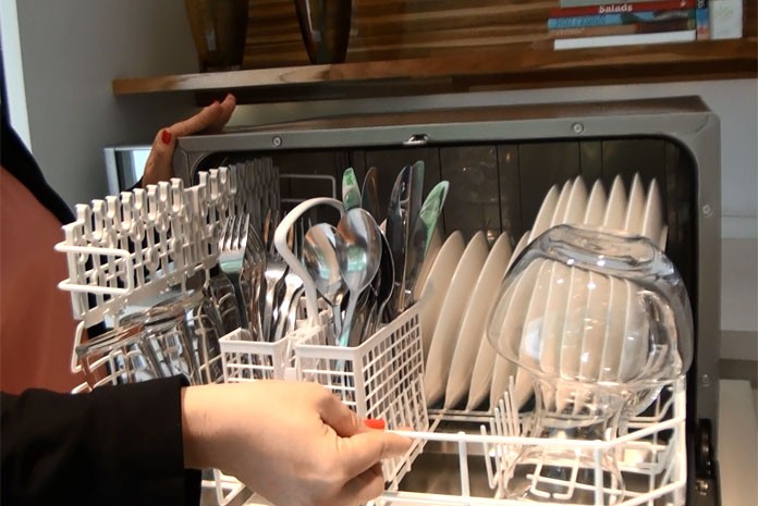 Saiba quanto custa lavar a louça com água quente durante o inverno -  Economia - Campo Grande News