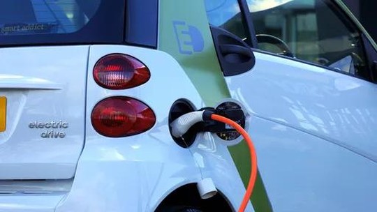 Consumidores europeus seguiram com mudança para carros elétricos em 2022, diz associação